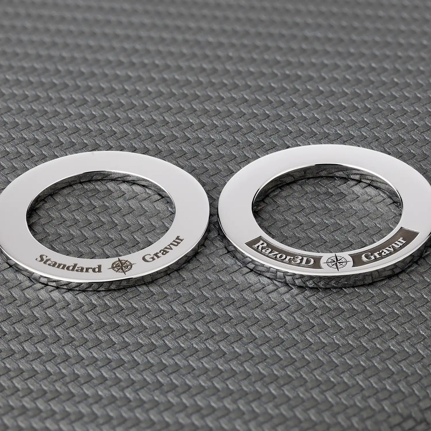 Personalisierter Koordinaten Schlüsselanhänger mit Monogramm und 3D Gravur