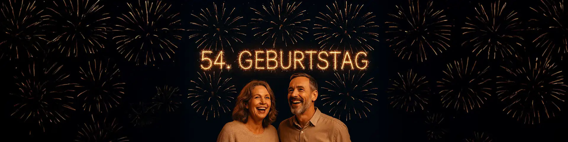 54. Geburtstag Mann Frau Feuerwerk – Paar feiert 54. Geburtstag unter Feuerwerk mit Schriftzug, inspirierende Atmosphäre für Geburtstag feiern