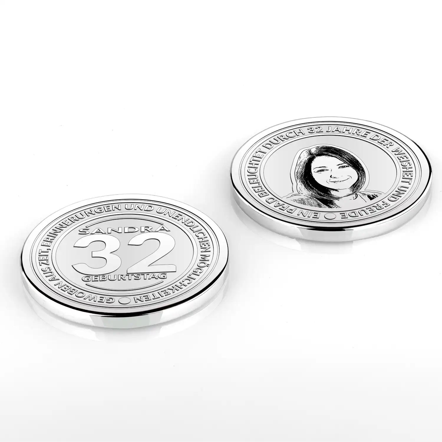 Personalisierte Geburtstag Silbermünze 925 für Sandra mit Gravur der Zahl 32 und einem Foto-Porträt – personalisiertes Geschenk mit Gravur