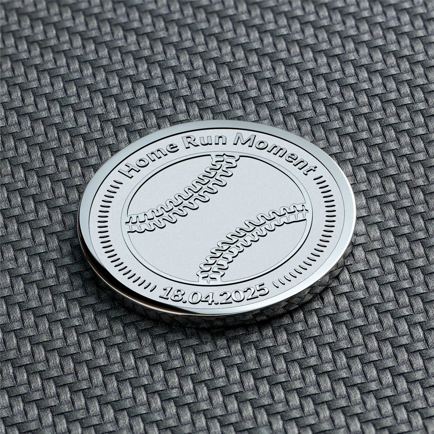 Silberfarbene personalisierte Münze mit Baseball-Symbol und Datum-Gravur