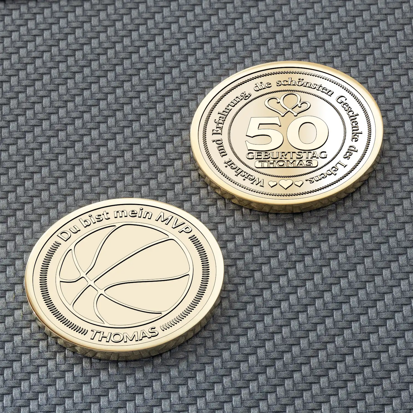 Goldene personalisierte Münzen mit Basketballsymbol und Botschaft zum Geburtstag