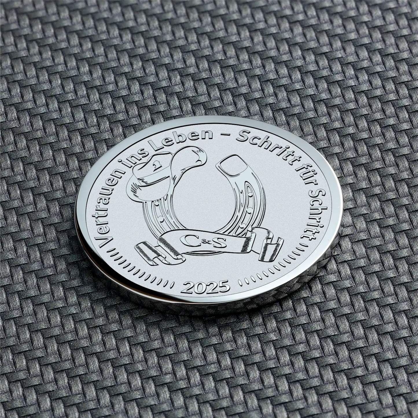 Silberfarbene Hufeisen-Münze mit Gravur und Initialen personalisiert
