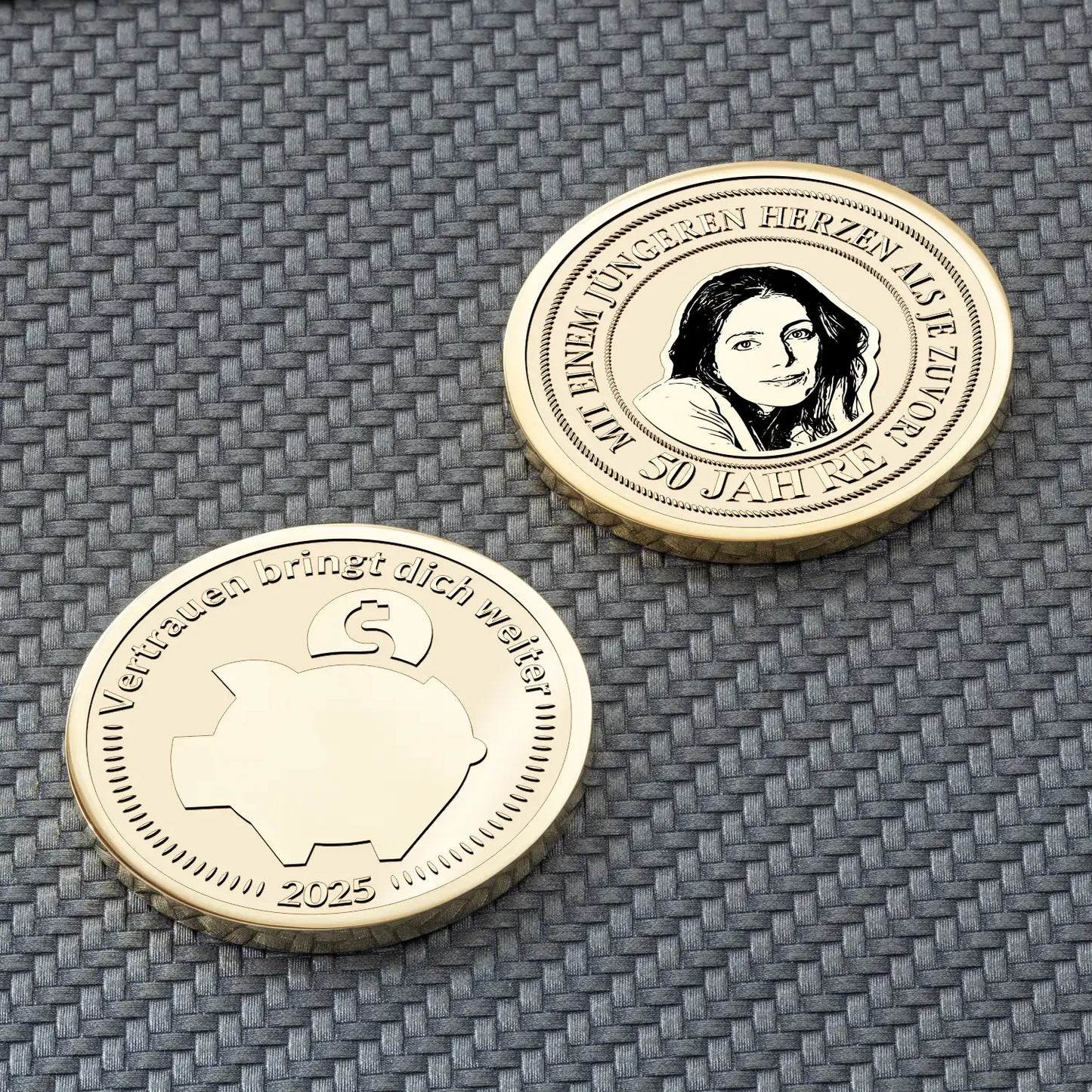 Personalisierte Gravurmünze mit Sparschwein und Frauenporträt