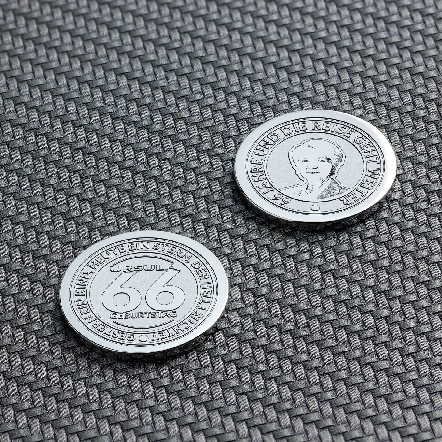 Für sie und ihn: Personalisierte Münze als Geschenk zum 66.