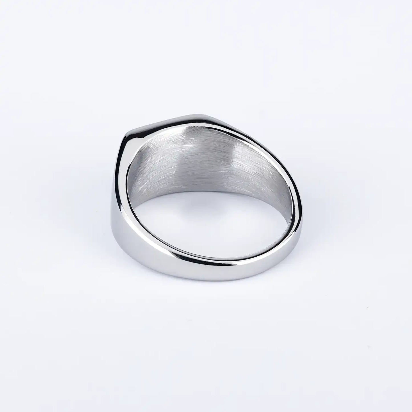 Anello con sigillo da donna personalizzato in acciaio inox 316L – eleganza minimalista con monogramma o stemma