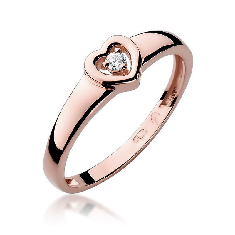 Roségoldener Verlobungsring mit einem herzförmigen Diamanten, frontal abgebildet. Der Ring zeigt eine glänzende Oberfläche und ein klares Herzdesign.