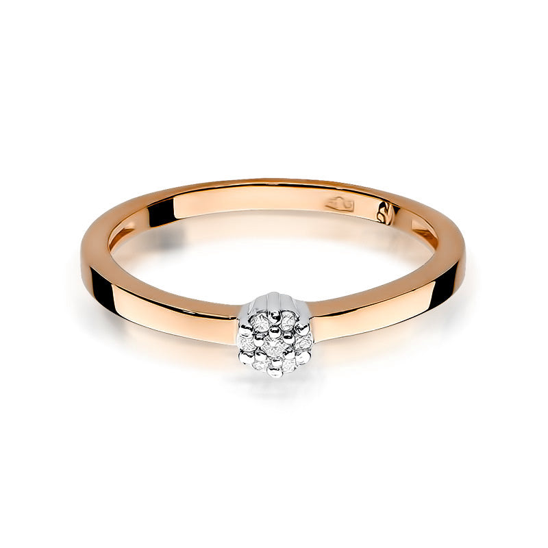 Ein wunderschöner Verlobungsring aus Gold 585 mit einem zentralen Diamanten und sechs kleineren Diamanten, die in einer symmetrischen Anordnung gesetzt sind. Der Ring strahlt Eleganz und Luxus aus.