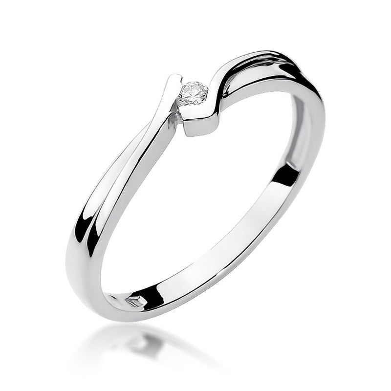 Ein eleganter Verlobungsring aus Weißgold mit einem 0,04ct Diamanten. Der Ring zeigt eine Kombination aus glänzendem Weißgold mit einem zentralen Diamanten, der in einem einzigartigen Design gefasst ist.