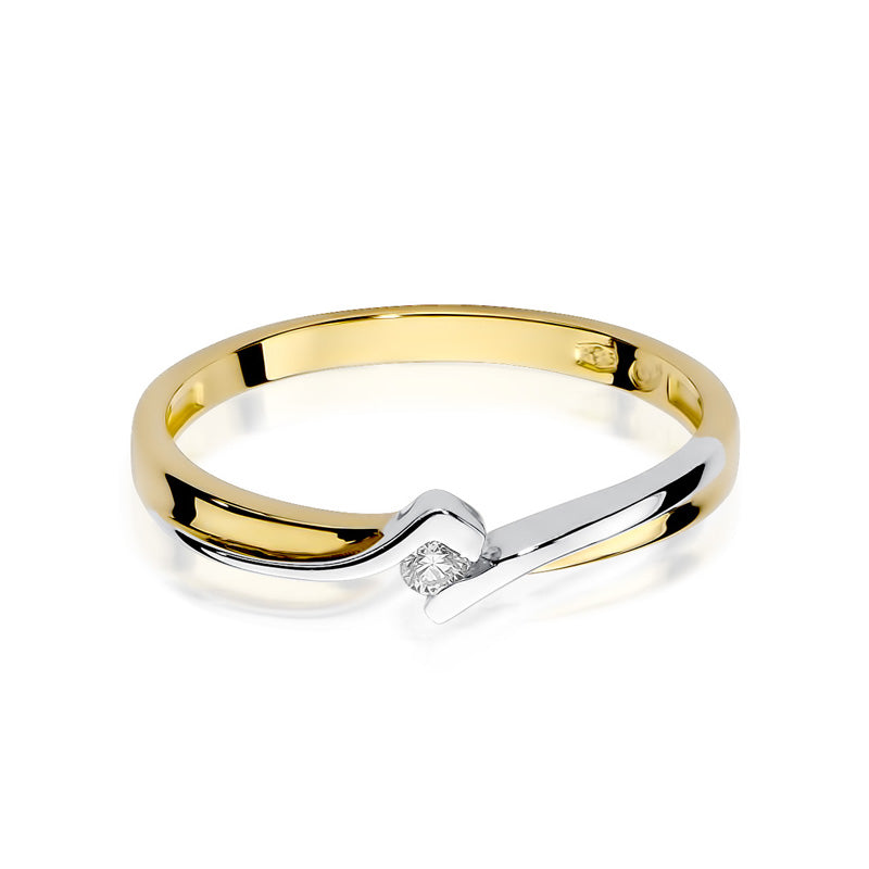 Ein eleganter Verlobungsring aus 14K Gold mit einem 0,04ct Diamanten. Der Ring zeigt eine Kombination aus glänzendem Gold und Weißgold mit einem zentralen Diamanten, der in einem einzigartigen Design gefasst ist.