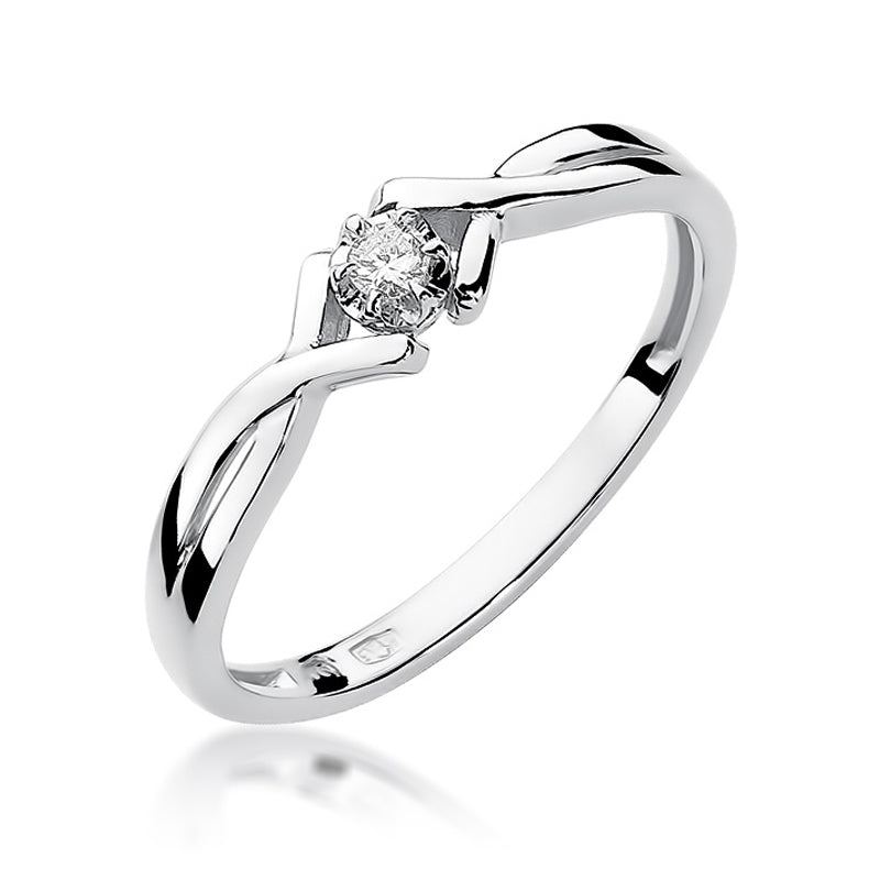 Eleganter Verlobungsring aus 585er Weißgold mit einem 0.04ct Diamanten. Die klare Linienführung und der funkelnde Diamant stehen im Mittelpunkt.