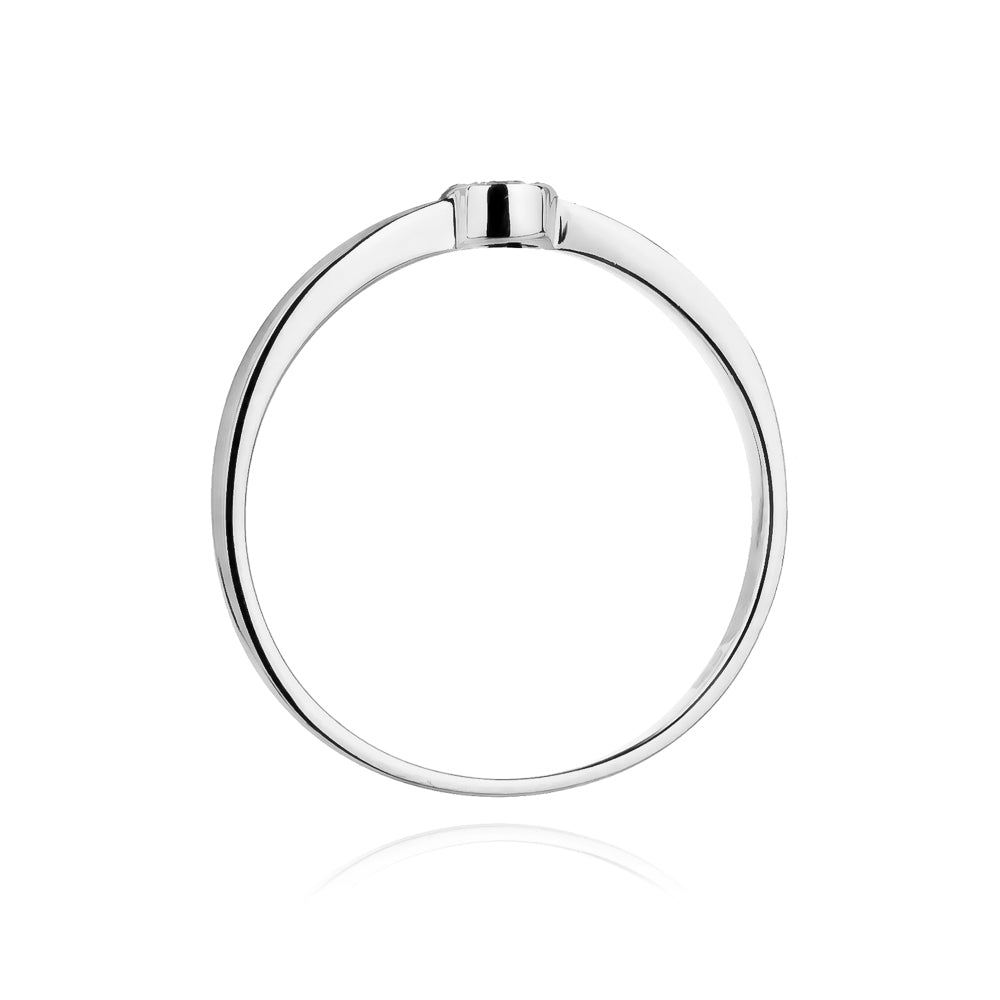 Seitenansicht des eleganten Verlobungsrings in 14K Weißgold mit einem Diamanten.