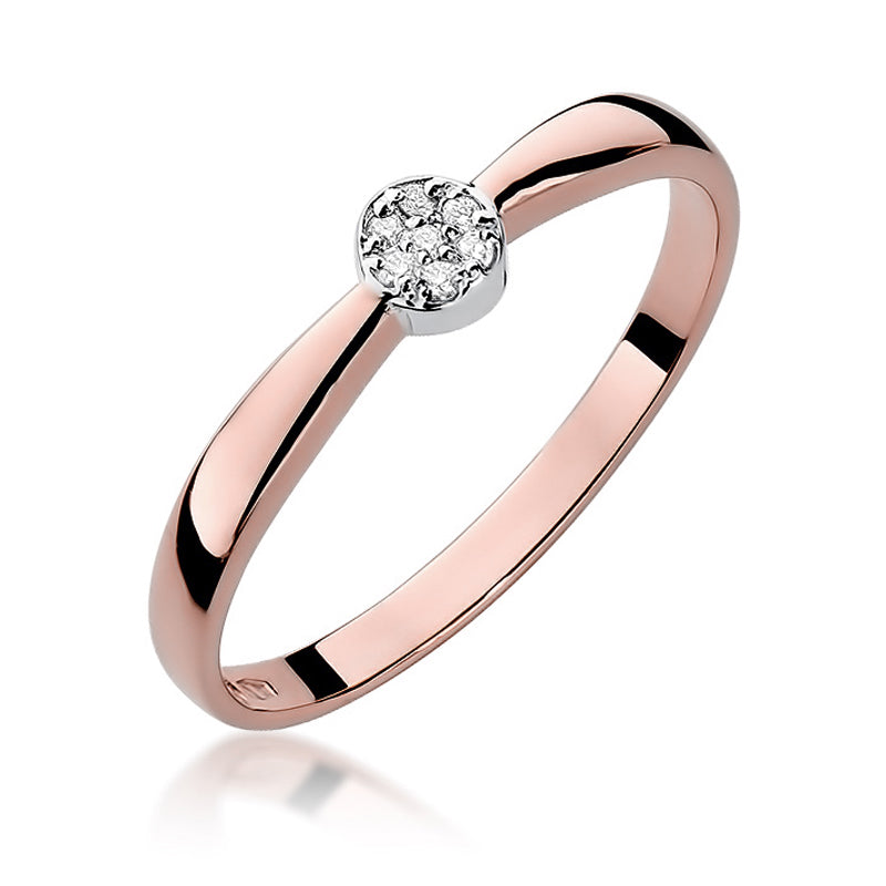Eleganter Verlobungsring in 14K Roségold mit einem Diamanten in Nahaufnahme.