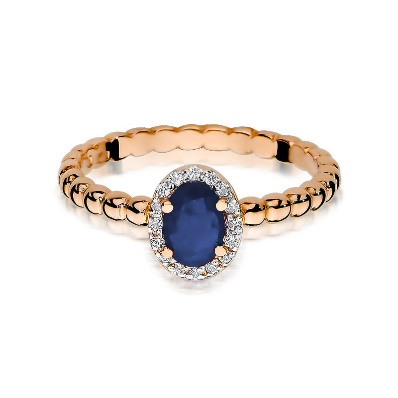 Ein Roségoldring mit einem ovalen blauen Saphir und kleinen Diamanten. Das Design ist klassisch und elegant, perfekt für besondere Anlässe.