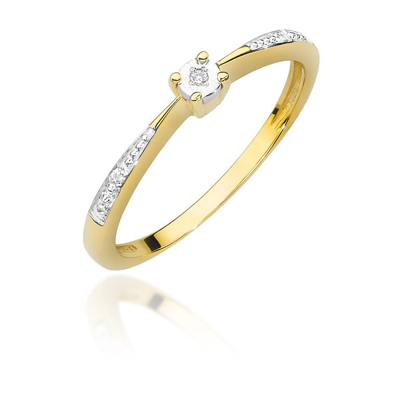 Tragen Sie die zeitlose Eleganz dieses 14K Gelbgold Verlobungsrings mit drei funkelnden Diamanten. Ein klassisches Design, das jeden besonderen Moment unvergesslich macht.