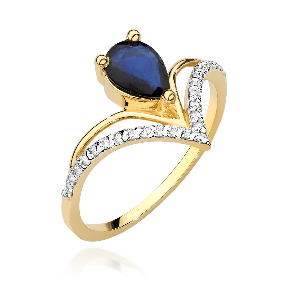 Dieses Bild zeigt einen Verlobungsring aus 14 Karat Gold mit einem birnenförmigen blauen Saphir und 24 Diamanten. Der Ring hat eine elegante V-Form und die Diamanten sind entlang der Schiene gesetzt.