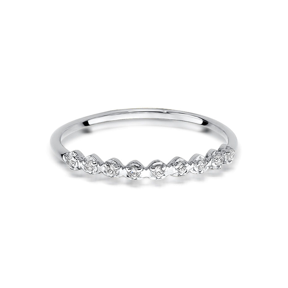 Diese seitliche Ansicht des Verlobungsrings zeigt die filigrane Fassung der neun Diamanten in der schmalen Ringschiene. Die feine Verarbeitung des 585er Weißgoldes betont die elegante und moderne Ausstrahlung des Rings.