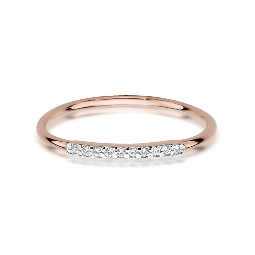 Seitenansicht des Roségold-Verlobungsrings. Die Diamanten sind sicher gefasst und der Ring besticht durch seine feine Verarbeitung. Mit einem Gewicht von nur 0,75 g ist er leicht und angenehm zu tragen, ideal für den täglichen Gebrauch und besondere Anlässe gleichermaßen. Ein Ring, der die tiefe Verbundenheit und Liebe symbolisiert.