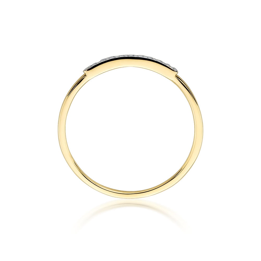 Seitliche Ansicht des Verlobungsrings, die die feine Verarbeitung und die präzise Fassung der zehn Diamanten zeigt. Der schmale Goldring sitzt bequem am Finger und bietet durch sein geringes Gewicht von nur 0,75 g höchsten Tragekomfort. Ideal für Frauen, die zarten und zugleich stilvollen Schmuck bevorzugen.