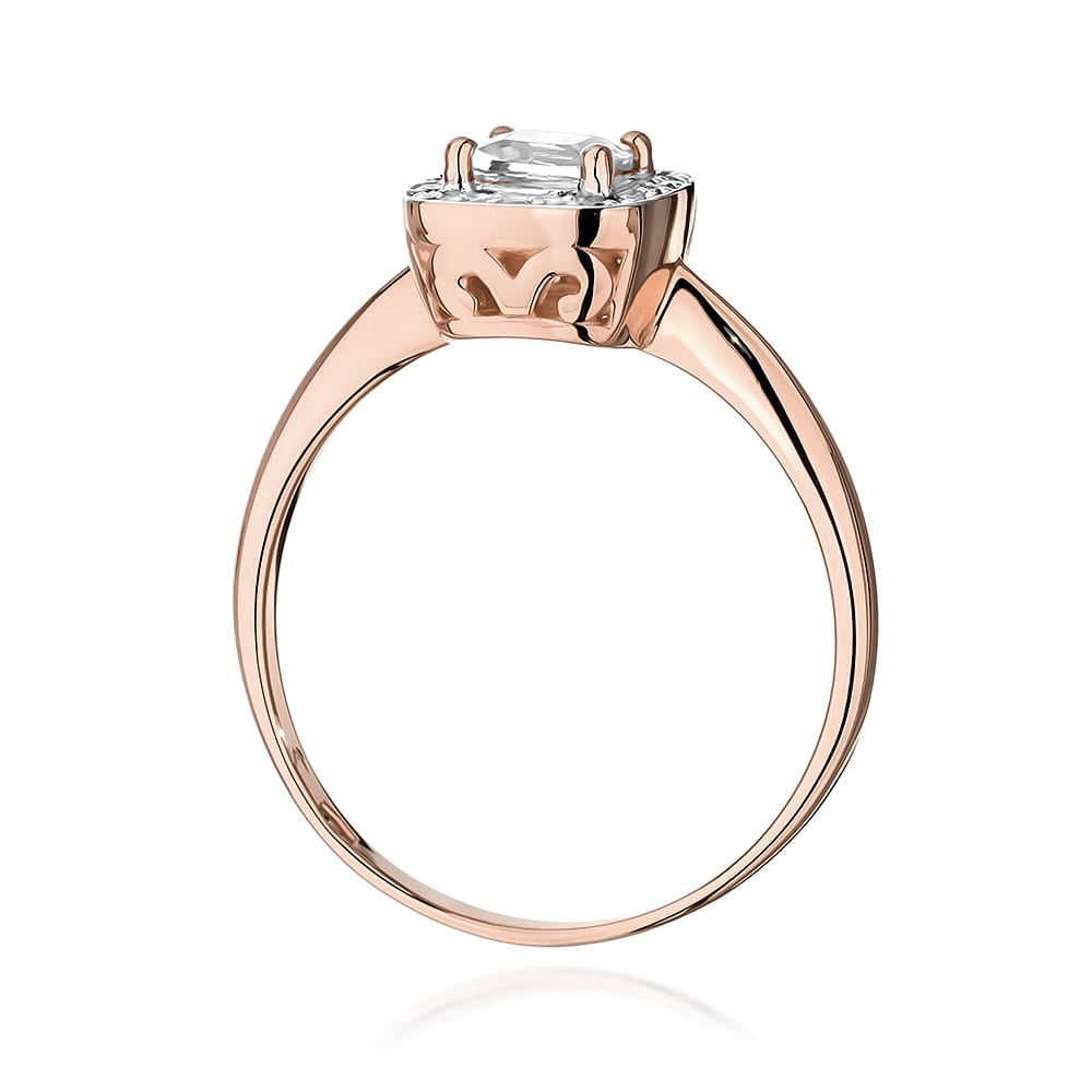 Seitenansicht eines roségoldenen Verlobungsrings 585 mit einem kissenförmigen weißen Saphir und 20 Diamanten.