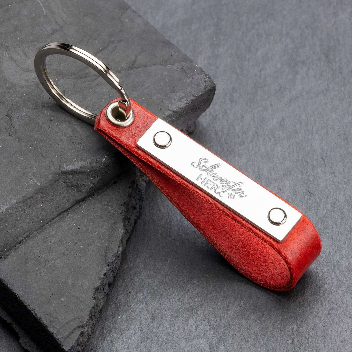 Schwesterherz Schlüsselanhänger - Persönliches Geschenk mit Herz, rotes leder