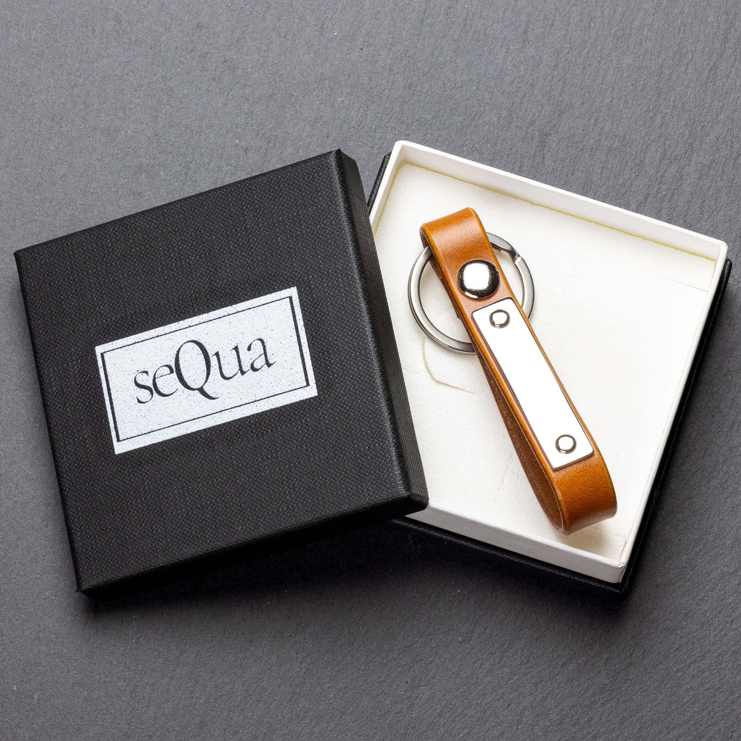 Schlüsselanhänger aus Cognac Leder in Geschenkbox