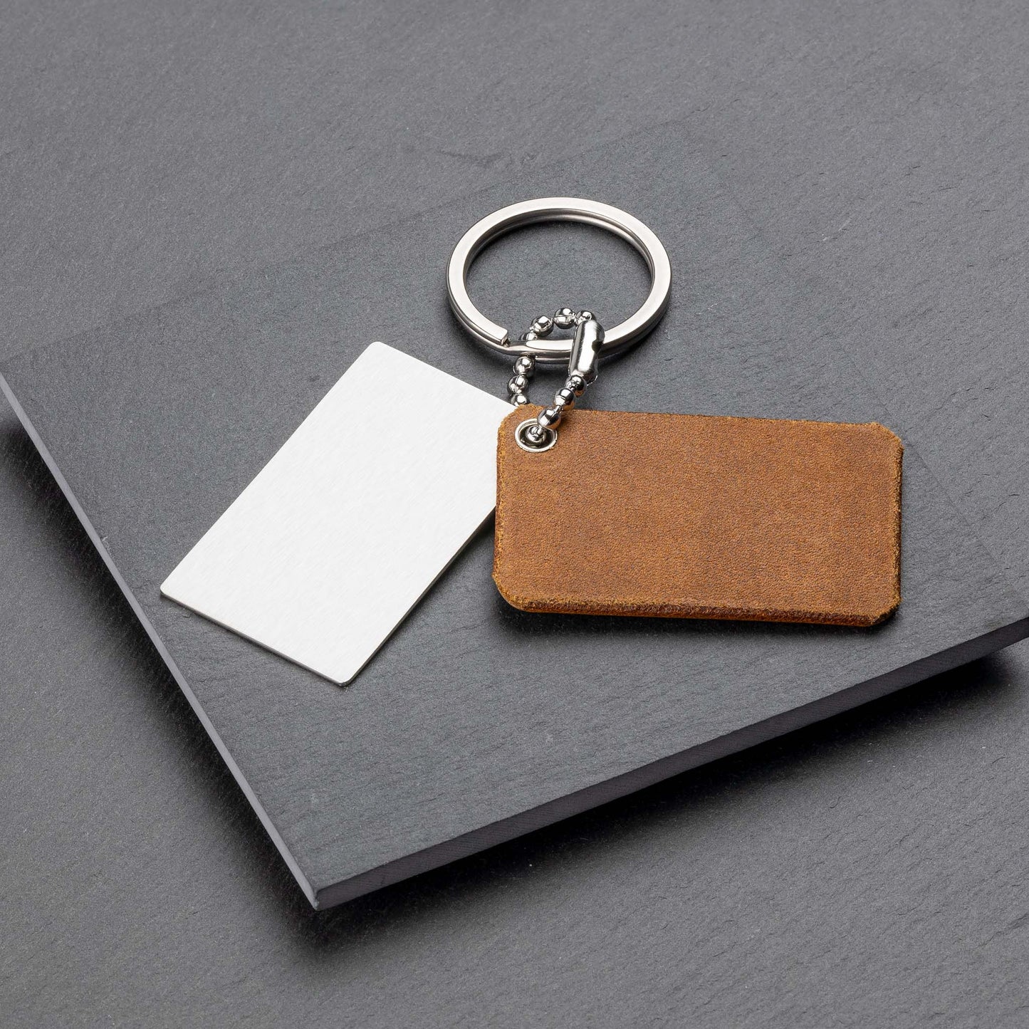 Cognac Leather Keyring: Your Daily Companion with a Personal Touch - seQua.Shop
