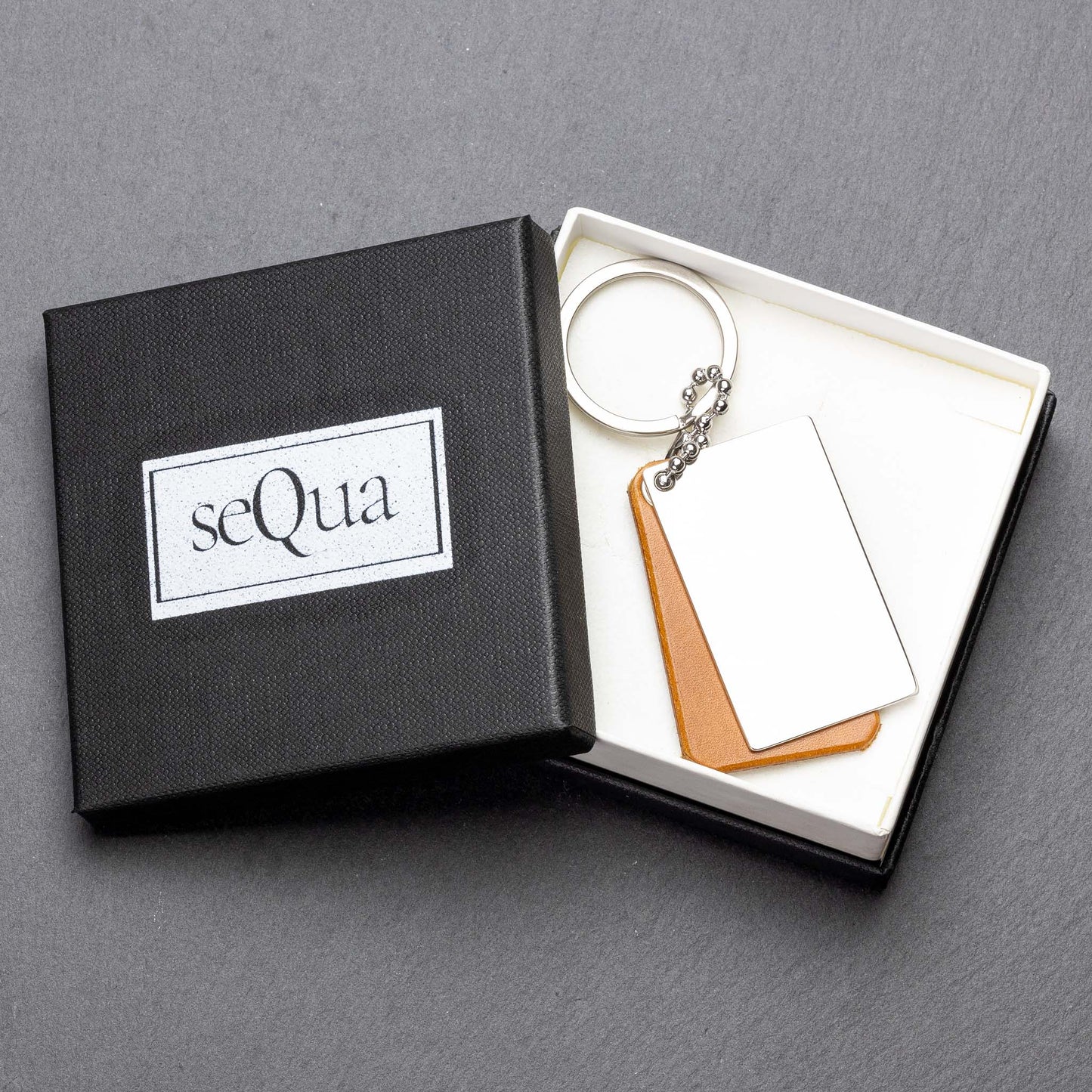 Cognac Leather Keyring: Your Daily Companion with a Personal Touch - seQua.Shop
