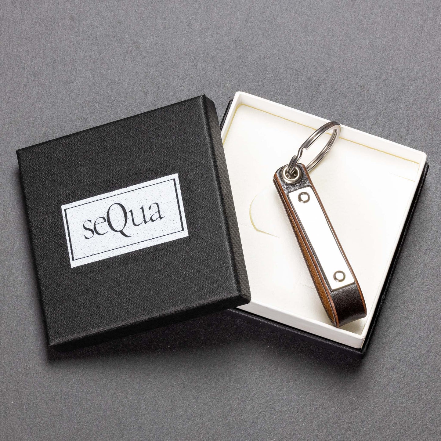 Dark Brown Leather Keyring: Customised Perfection - seQua.Shop