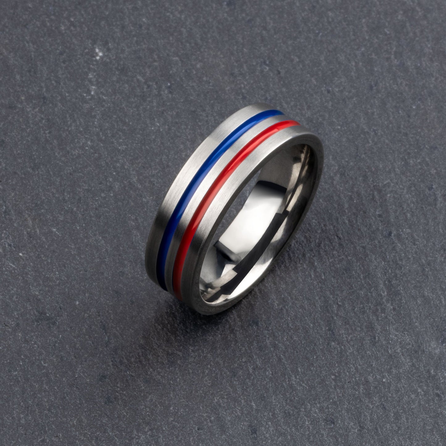 Men's Titanium Ring: Unconventional Elegance at Your Fingertips - seQua.Shop