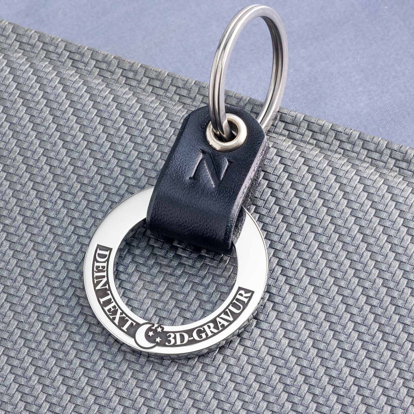 Entdecken Sie den Zauber der Sterne mit unserem personalisierten Schlüsselanhänger Mond - seQua.Shop