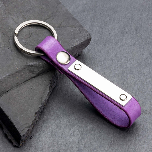 Eleganter Schlüsselanhänger aus Lila Leder - seQua.Shop