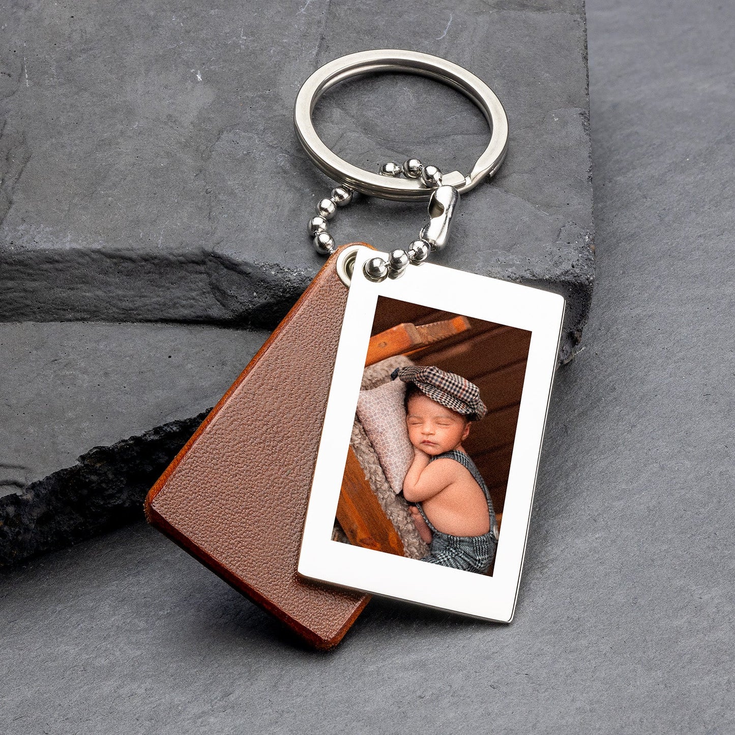 Schlüsselanhänger mit Foto und Gravur - Ein Unikat aus kastanienbraunem Leder - seQua.Shop