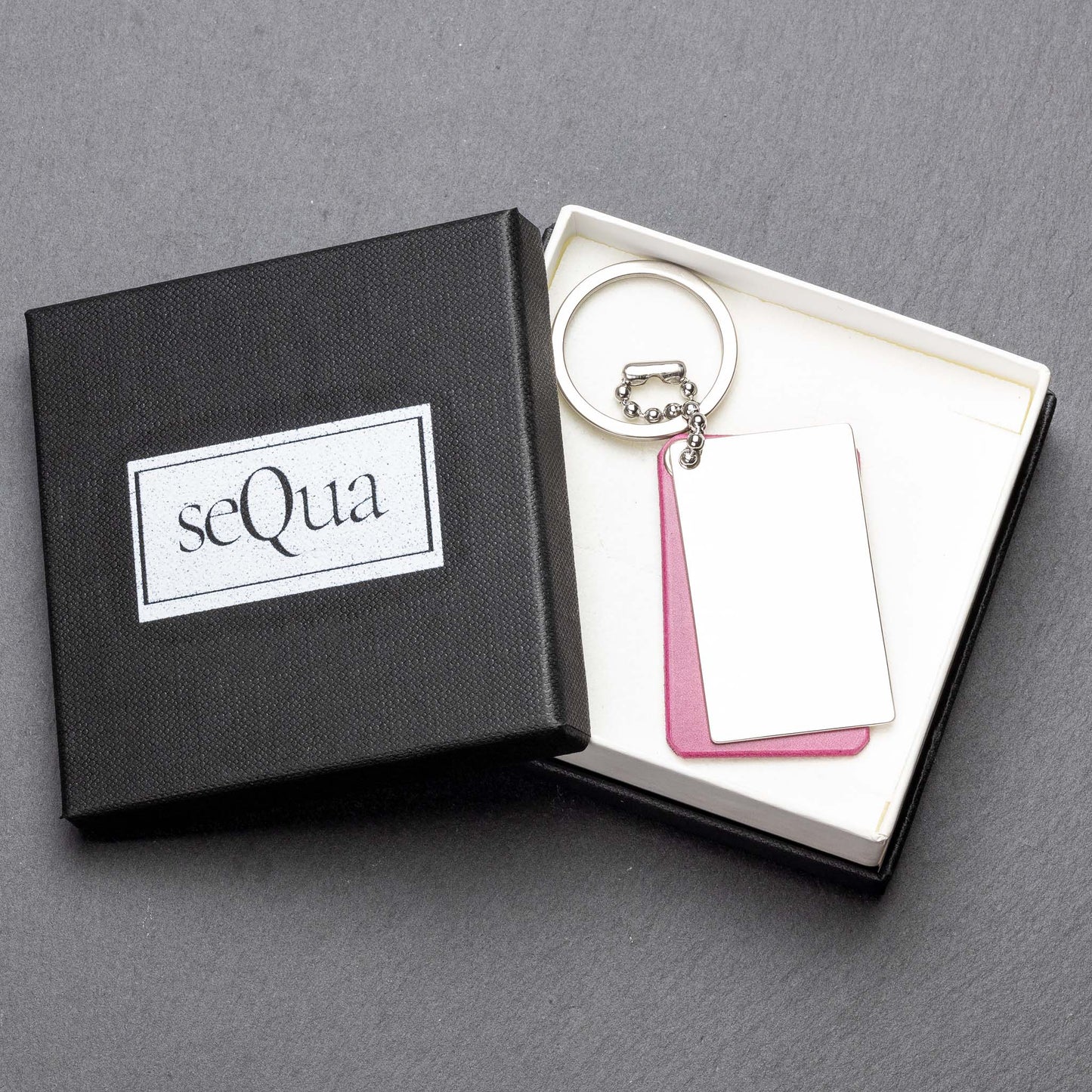 Pink Leather Keyring: Luxurious Elegance in Your Hands - seQua.Shop