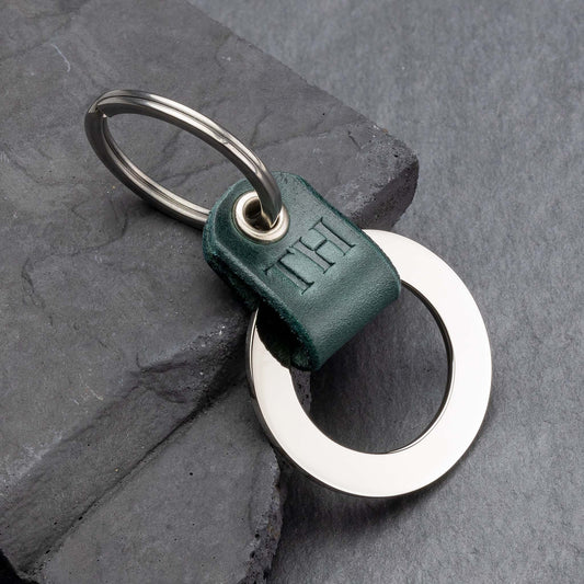 Premium Schlüsselanhänger Dunkel Grün Leder mit Personalisiertem Monogramm - seQua.Shop