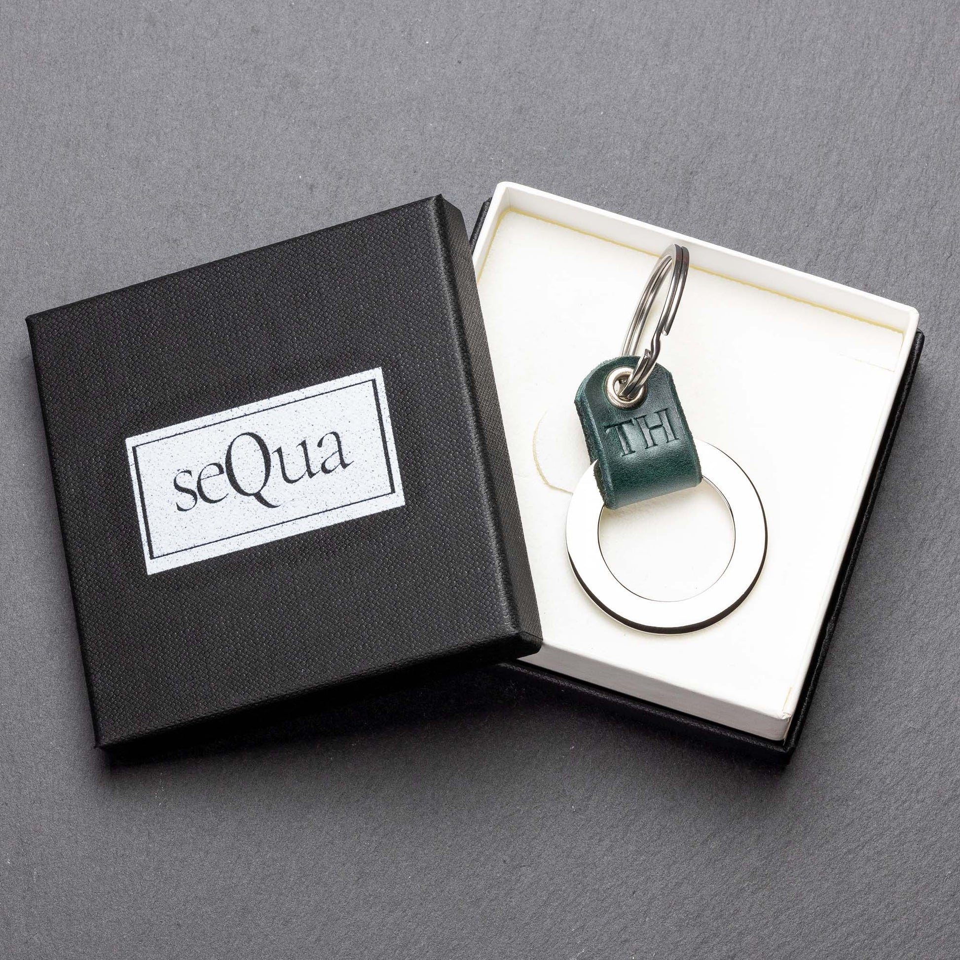 Premium Dark Green Leather Keyring with Personalised Monogram - seQua.Shop