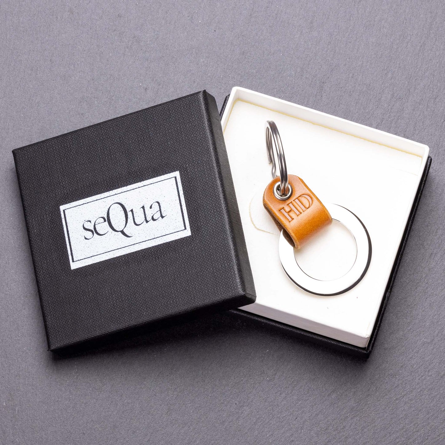 Round Personalised Cognac Leather Keyring - seQua.Shop
