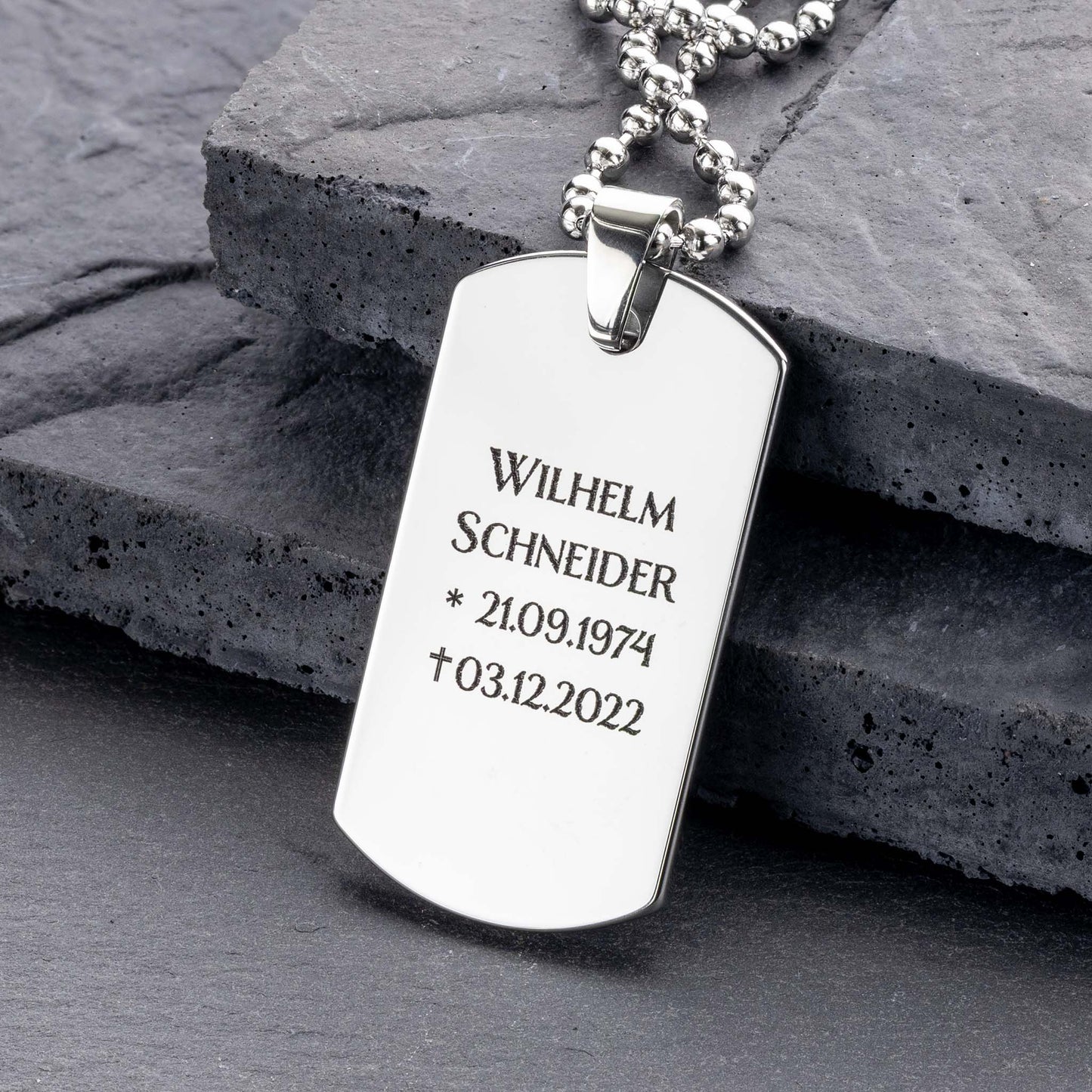 Erkennungsmarke mit Gravur zum Gedenken an eine nahestehende Person - seQua.Shop