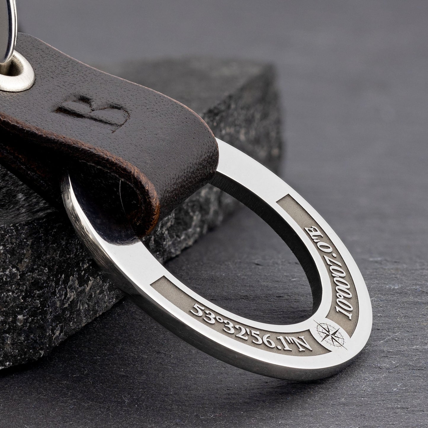 Schlüsselanhänger mit Koordinaten - Einzigartige Handwerkskunst und Personalisierung - seQua.Shop