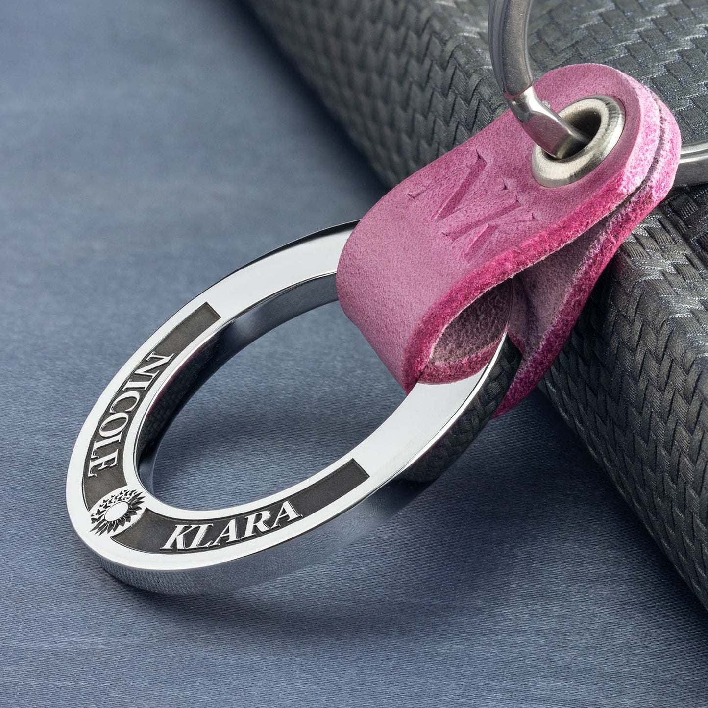 Unique Keychain for Best Friend with 3D Engraving – The Perfect Gift - seQua.Shop