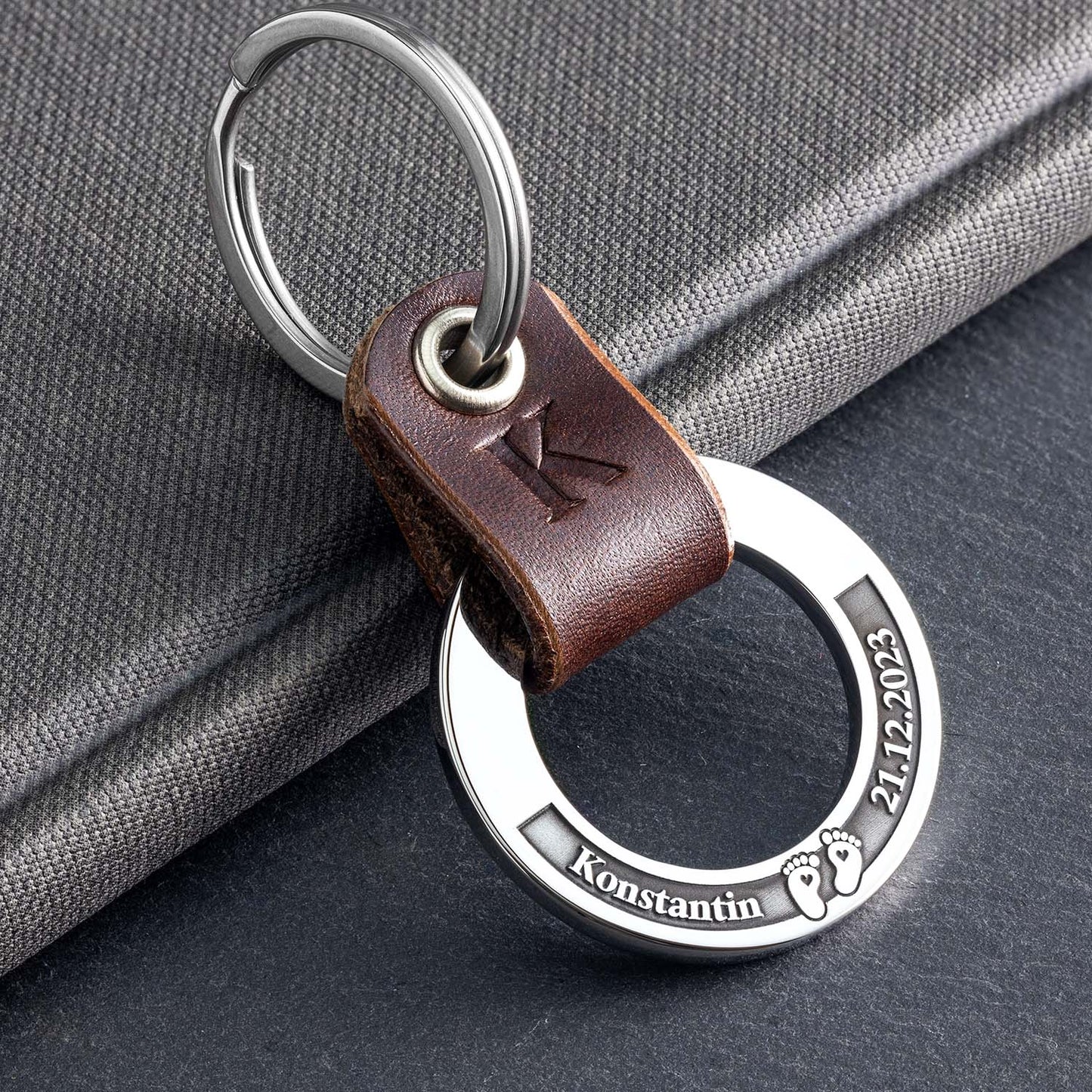 personalisierter Schlüsselanhänger mit Babyfüßen - seQua.Shop