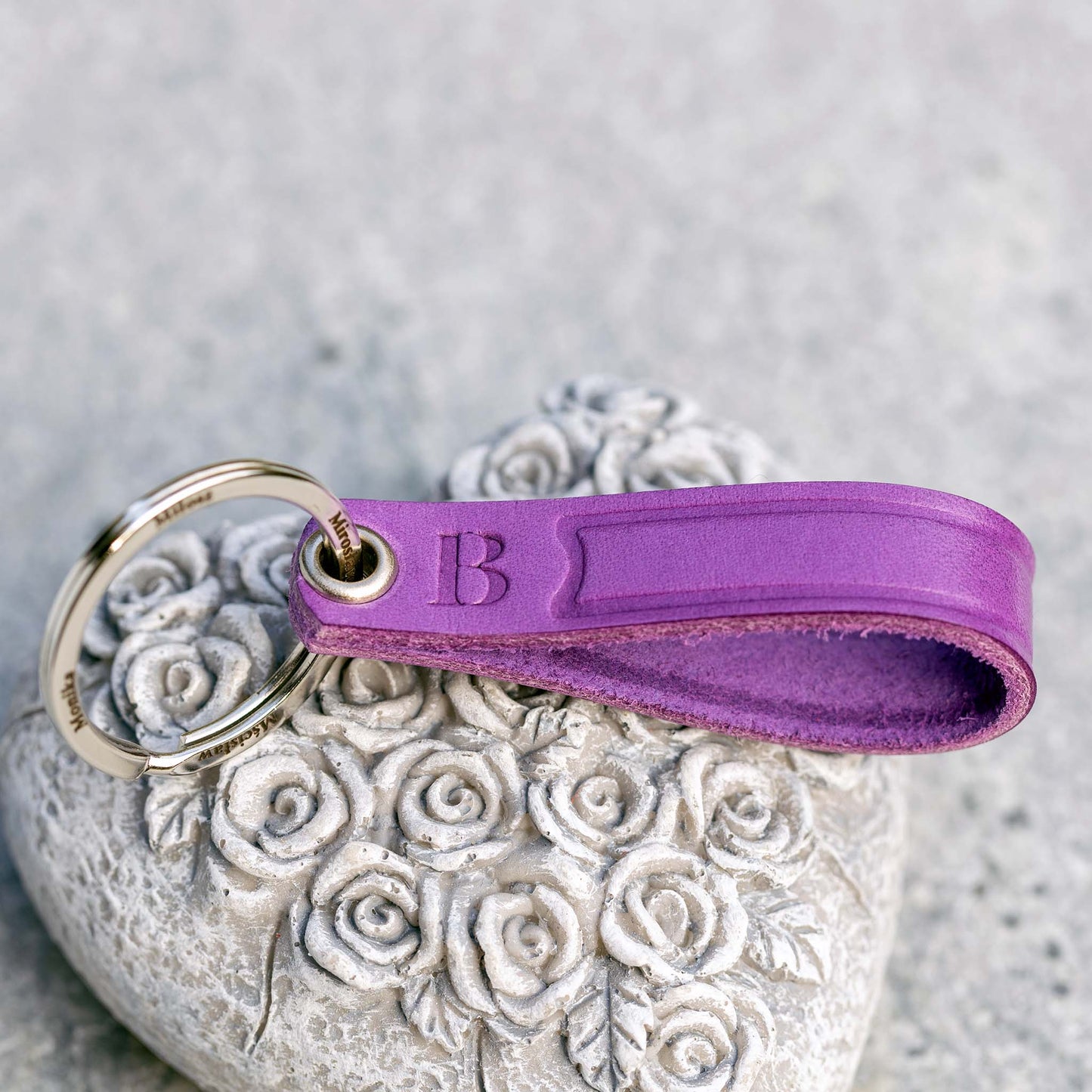 Personalisierter Lila Leder Schlüsselanhänger für Damen - seQua.Shop