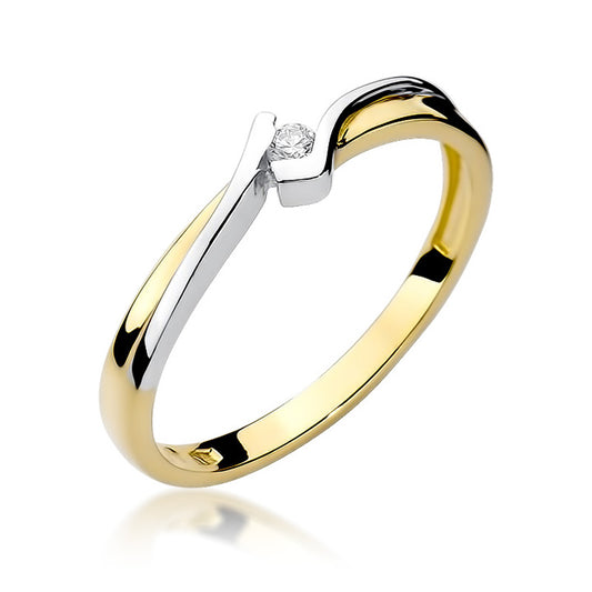 Ein eleganter Verlobungsring aus 14K Gold mit einem 0,04ct Diamanten. Der Ring zeigt eine Kombination aus glänzendem Gold und Weißgold mit einem zentralen Diamanten, der in einem einzigartigen Design gefasst ist.