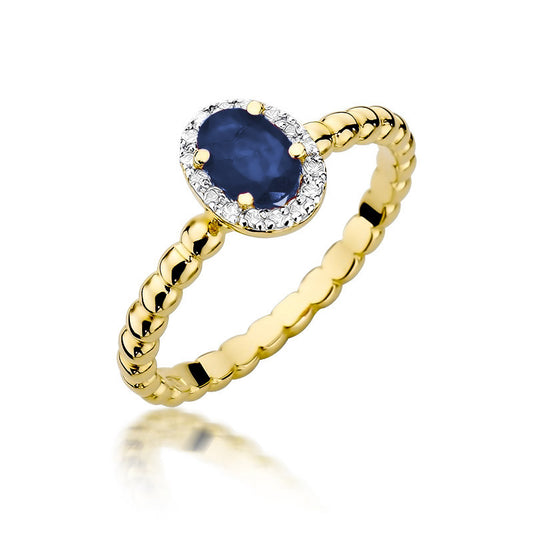 Ein eleganter Goldring mit einem ovalen blauen Saphir und kleinen funkelnden Diamanten. Der Ring hat ein glänzendes, goldenes Band mit Perlendetails.