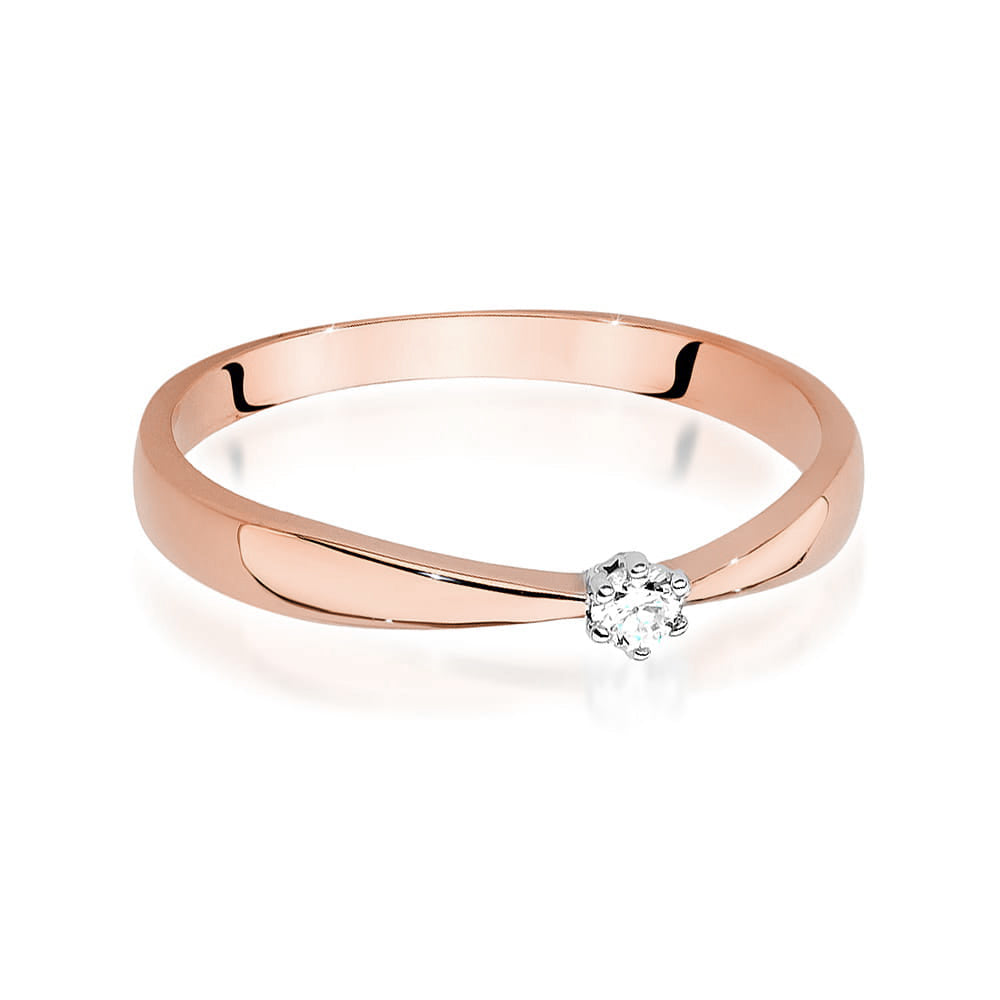 Verlobungsring aus Roségold 585 mit einem 0,04ct Diamanten. Die zarte Farbe und der funkelnde Stein machen ihn zu einem romantischen Schmuckstück.