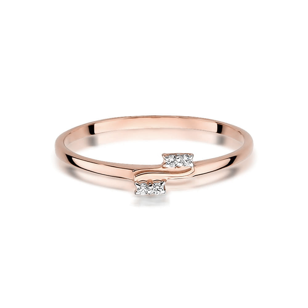 Nahaufnahme des Roségoldrings, die die sorgfältige Verarbeitung und die brillanten Diamanten zeigt. Ein eleganter und raffinierter Ring für jede Gelegenheit.