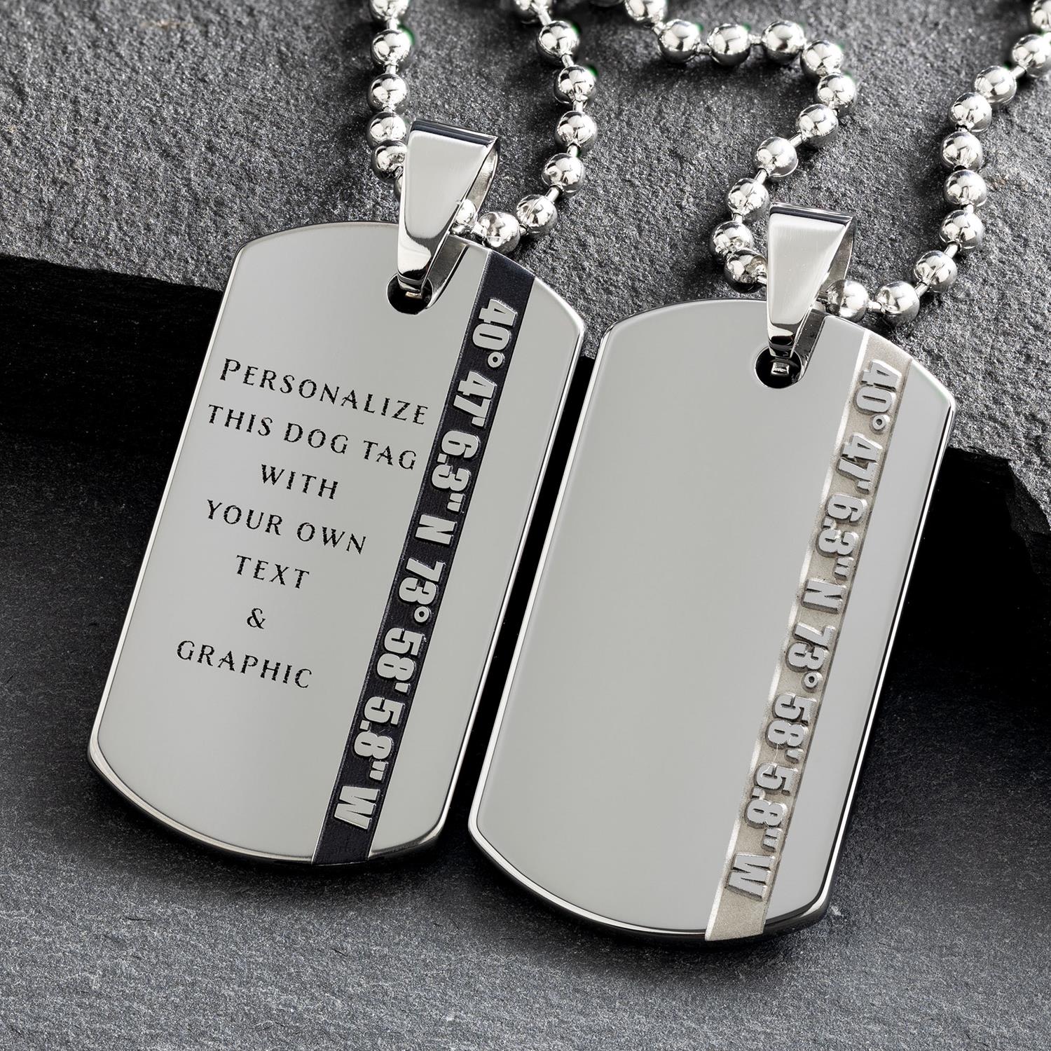 Unsere kette mit koordinaten bietet die Möglichkeit, individuelle koordinaten mit text zu kombinieren
