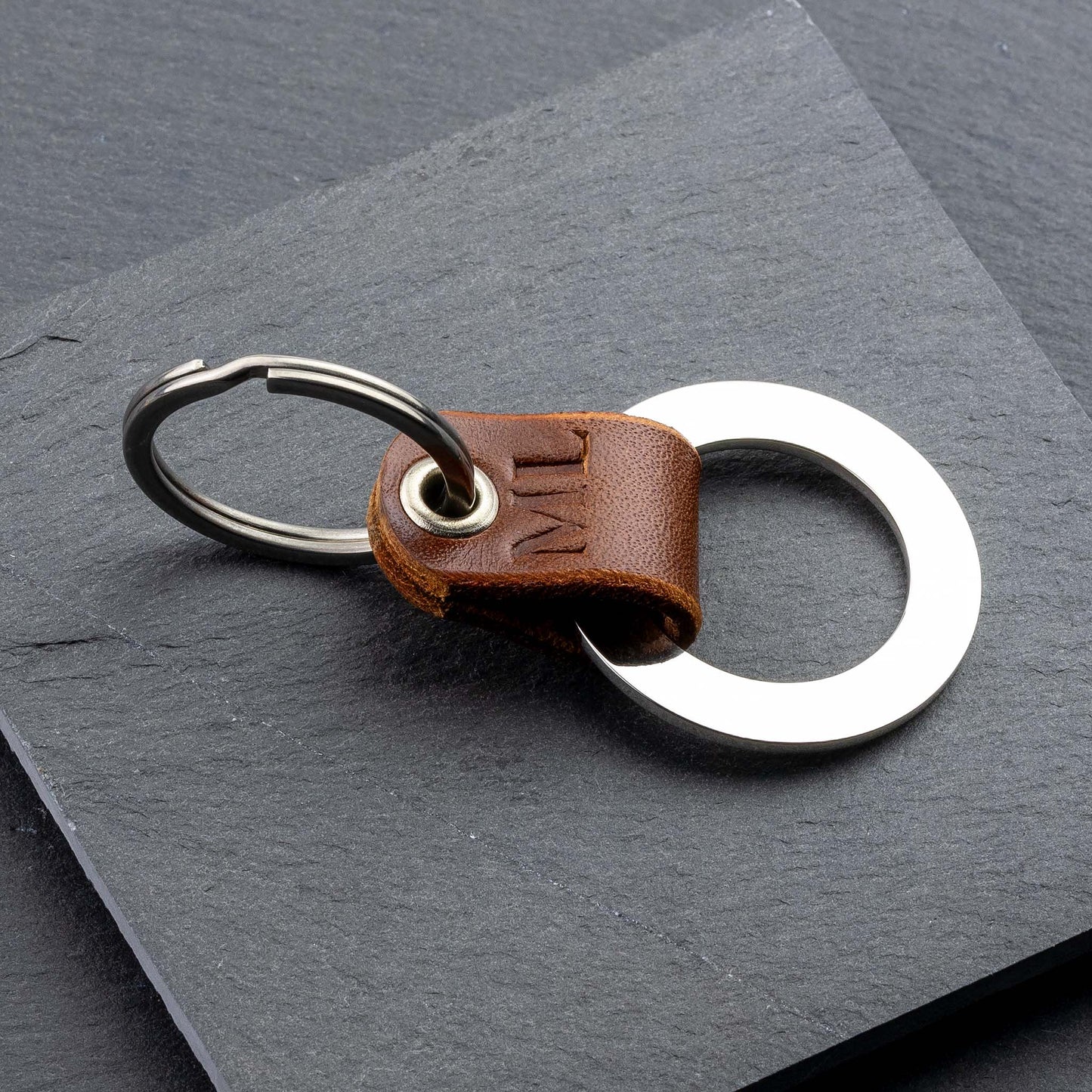 Custom Chestnut Brown Leather Keyring - The Perfect Accessory for Your Keys - seQua.Shop