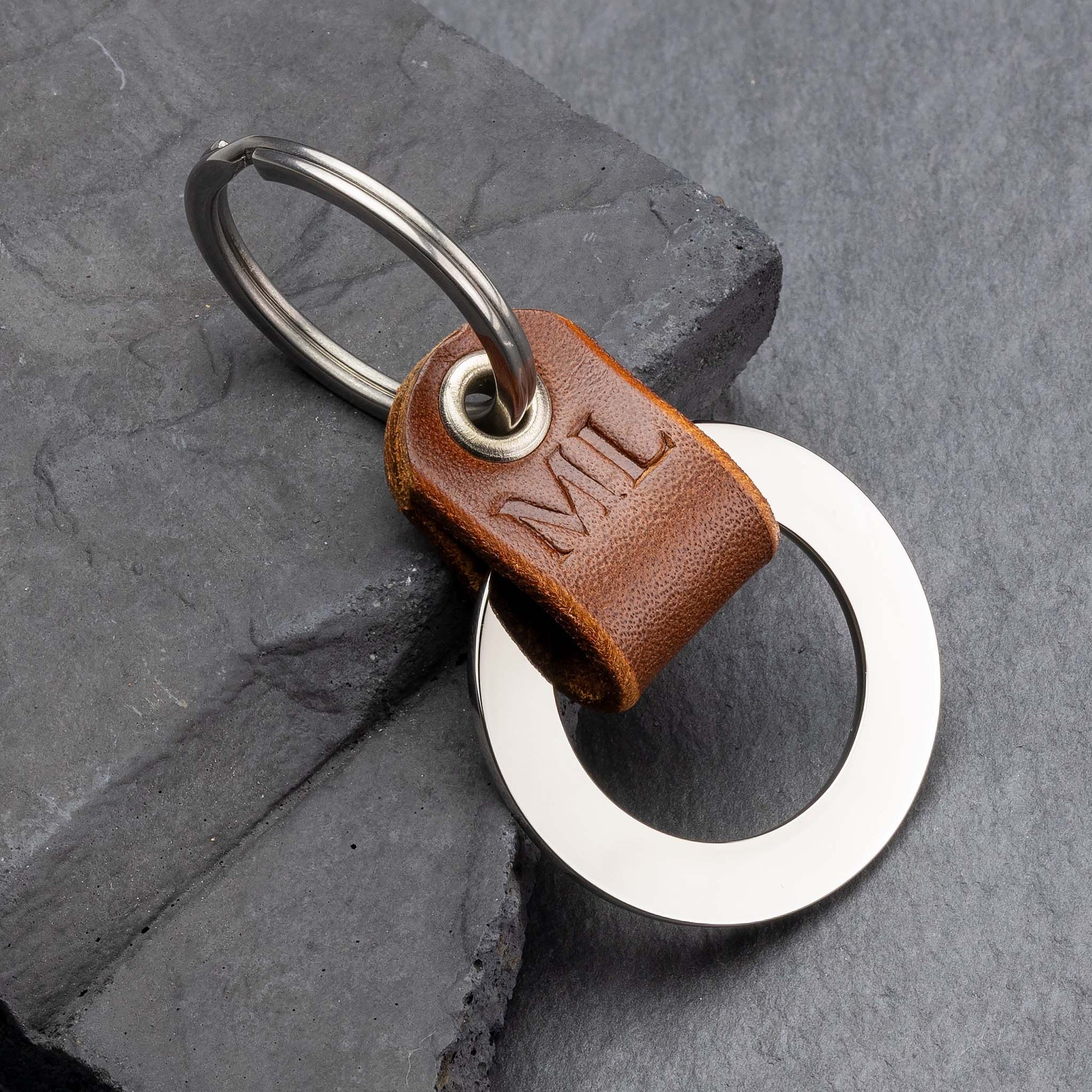 Custom Chestnut Brown Leather Keyring - The Perfect Accessory for Your Keys - seQua.Shop