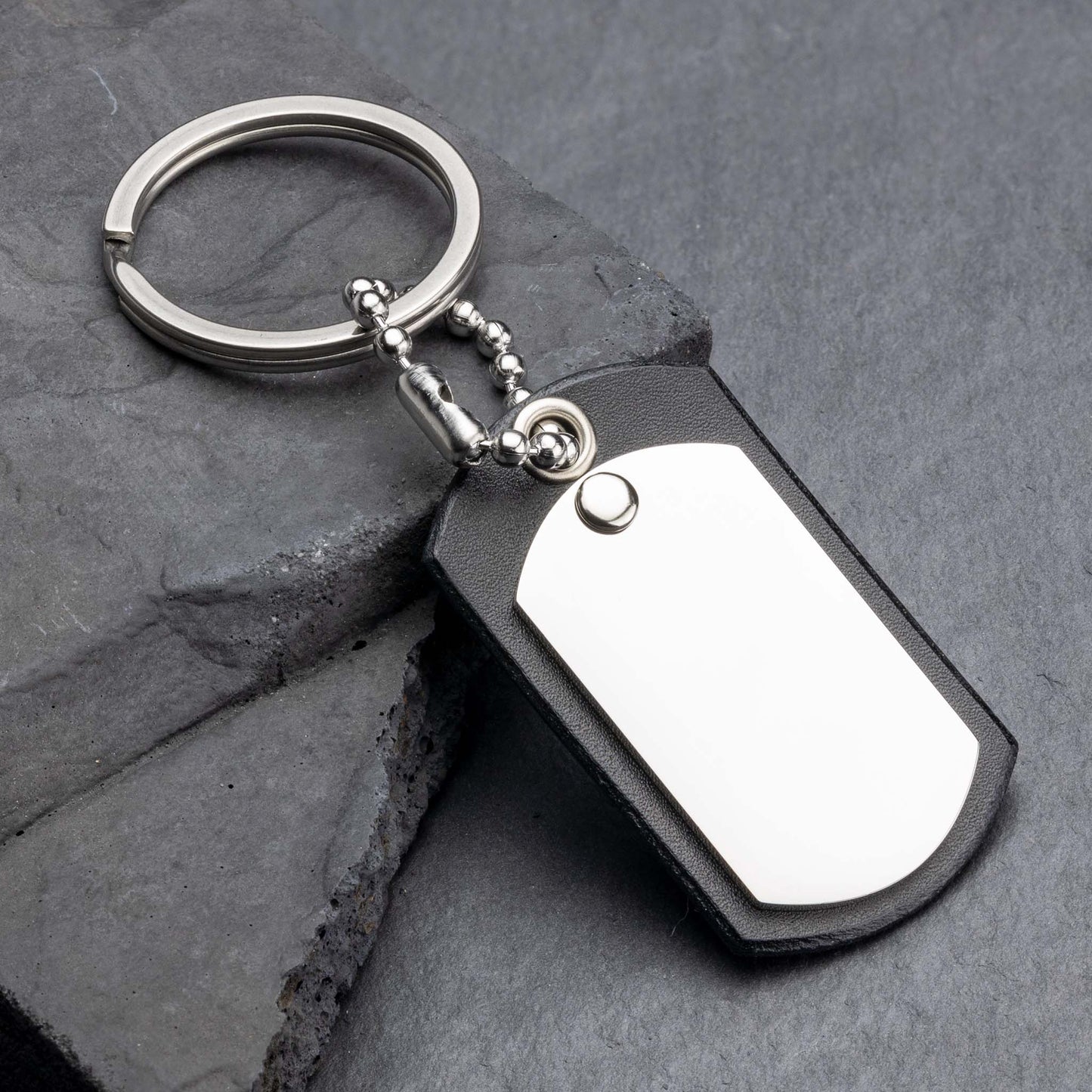 Personalisierter Schlüsselanhänger aus schwarzem Leder