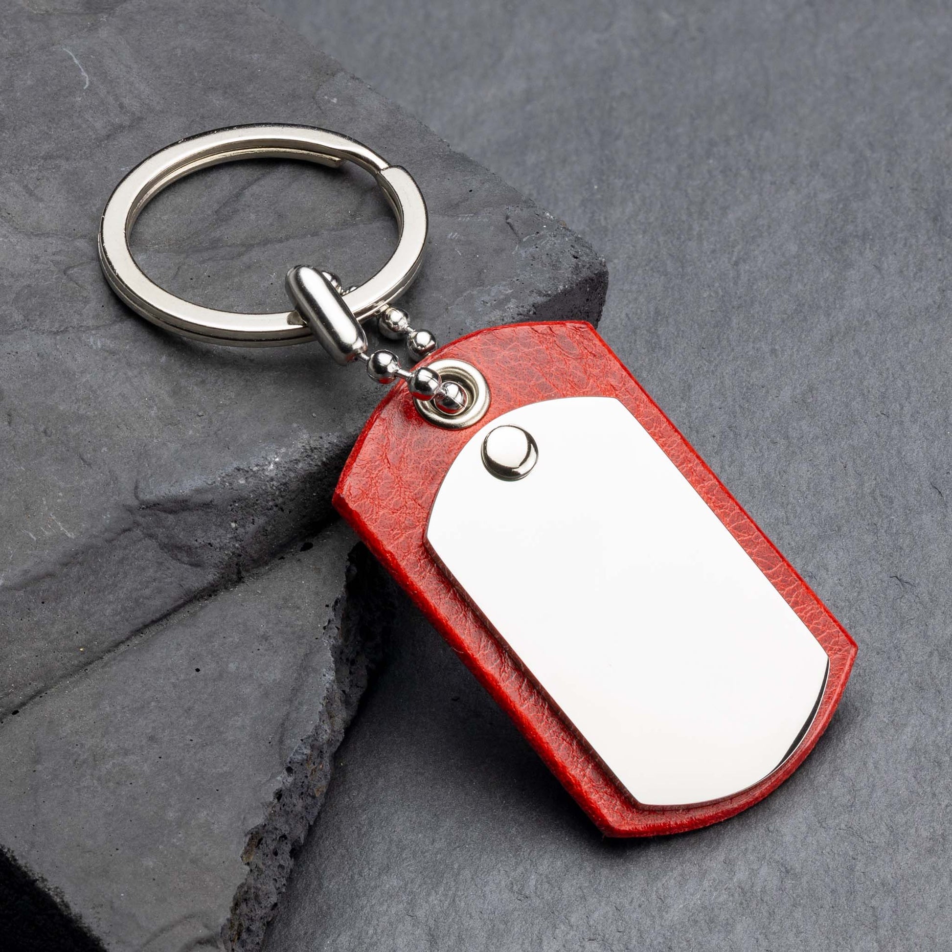 Personalisierter Schlüsselanhänger aus Leder: Mohnrote Perfektion